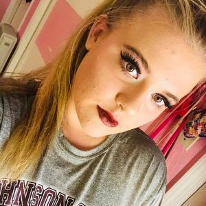 Meet your Posher, Adrianna